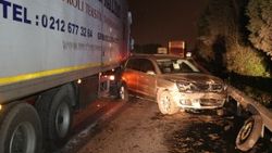 Sakarya'da emniyet şeridindeki cipe tır çarptı: 1 ölü