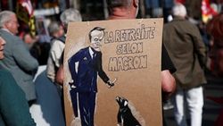 Fransa'da emeklilerden Macron'a tepki