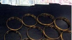 Sahte bilezik satmaya çalışan dolandırıcılar yakalandı