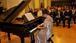 Otizmli Türk piyanist Budapeşte'de konser verdi