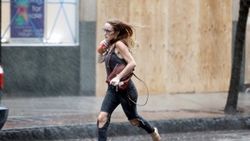 Florence Kuzey Carolina'yı vurdu