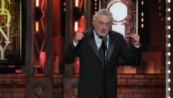 Robert küfür etti, Trump 'IQ'su düşük' dedi