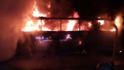 Balıkesir'de bir otobüs alev topuna döndü