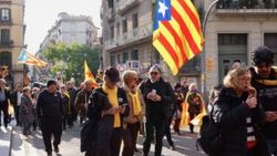 Barselona'da Puigdemont'a destek yürüyüşü