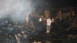 Şanlıurfa'da odun pazarında büyük yangın