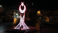 Hakkari'ye ay yıldızlı aydınlatma sistemi