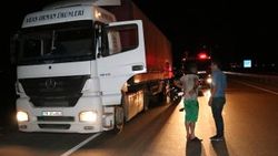 Erzincan'da kimyasal madde yüklü tırda yangın