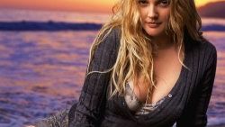 Drew Barrymore'dan bebek müjdesi