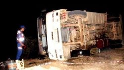 İşçileri taşıyan otobüs devrildi: 32 yaralı