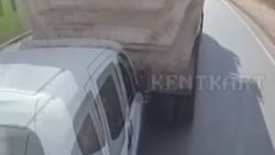 Vitesi geriye takıp arkasındaki araca çarptı