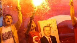 Seçim sonuçları yurt genelinde kutlanıyor