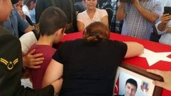 Bakanlardan şehit evine ziyaret