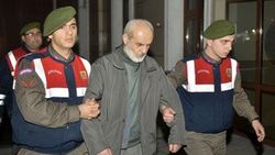 Tartıştığı eşini boğarak öldürdü