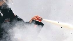 Tartıştığı annesine biber gazı sıkan genç kız evden kaçtı