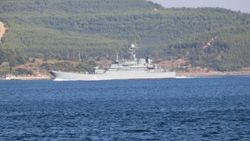 Rus savaş gemisi 'Azov' Çanakkale Boğazı'ndan geçti