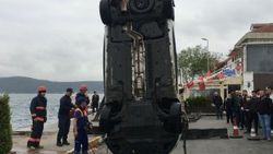 İstanbul'da bir genç aracını denize atıp gitti