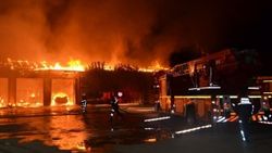 Adana'da Karayolları hizmet binası küle döndü