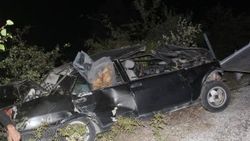 Erzincan'da otomobil şarampole devrildi: 4 yaralı