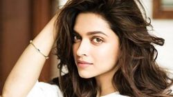 Hindistan'da Deepika Padukone'nin başına ödül kondu