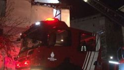 Kartal'da metruk bina yandı