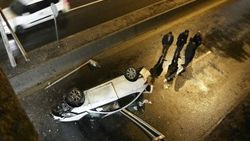 Ankara'da alt geçide düşen araçtaki iki kişi yaralandı