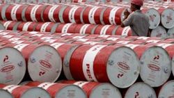 Petrol 4 yılın en düşük seviyesini gördü