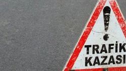 Denizli'de belediye otobüsü servisle çarpıştı
