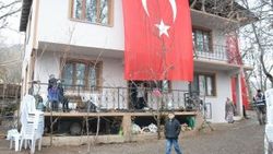 Şehit evinde acılı bekleyiş