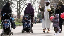 Malezyalı kadın üçüncü eş olmak için doktorayı bıraktı