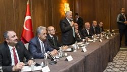 Başbakan Londra'da eğitim alan öğrencilerle buluştu