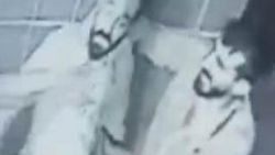 Apartman önündeki dayak ve gasp anı kamerada