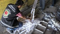 Gürbulak'ta bin 860 cep telefonu ele geçirildi