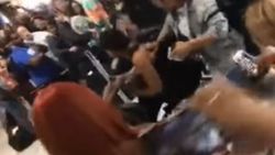 Spirit Airlines yolcuları polislerle kavga etti