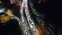 E-5'te geri geri giden araçlar trafiği birbirine kattı