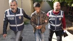 Müstehcen film izleyip iki kadını taciz etti