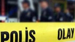 Karısını boğazından bıçaklayıp teslim oldu
