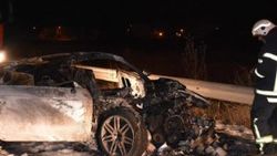 Lüks spor otomobil hareket halindeyken yandı