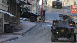 Diyarbakır'da polis aracına saldırı