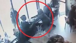 Hırsız restoranda oturan kadının bilgisayarını çaldı