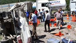 Yol çalışması yapan ekibe tır çarptı: 1 ölü