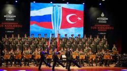 Kızılordu Korosu ilk konserini Türkiye'de verdi