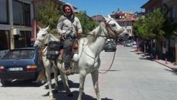 At sırtında 4 bin kilometre katetti