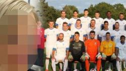 Kadın masör takımın önünde futbolcuyla seks yaptı