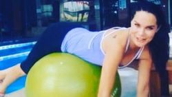 Ebru Şallı'dan selülit savar egzersizi İZLE