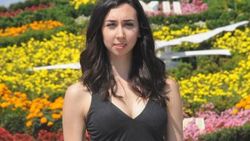 Ecem Uzgör İngiltere'de 'single' çıkardı