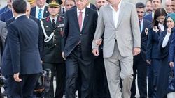 Erdoğan tören alanına Edi Rama'yla kol kola geldi