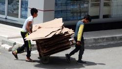 Yaşıtları tatili dört gözle bekliyor, onlar çalışıyor