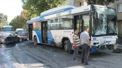 Ankara'da belediye otobüsü ile kamyonet çarpıştı