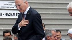 İhsanoğlu cuma namazı çıkışı genç hafızla tartıştı