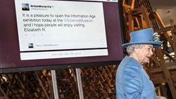 Kraliçe Elizabeth ilk tweetini attı